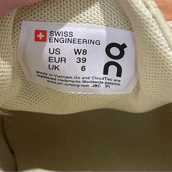 On Cloud Women’s Shoes in Glade Citron with Box - Picture 13 of 16